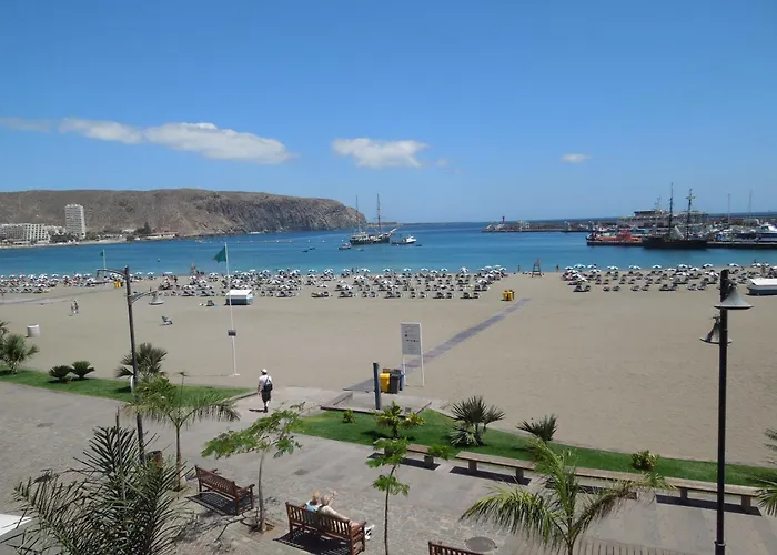 Exclusive Penthouse Playa Vistas 5 Close To Sea And Beach, Aircondition For A Fee, Wifi, Terrace, Heated Pool * Playa de las Américas