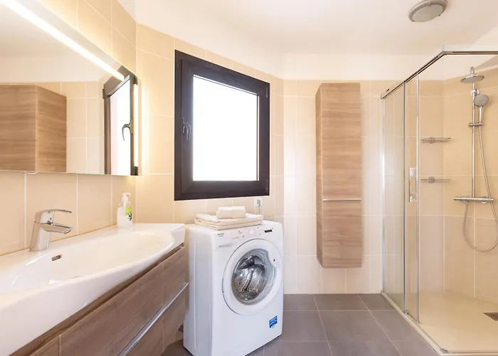 Exclusive Penthouse Playa Vistas 5 Close To Sea And Beach, Aircondition For A Fee, Wifi, Terrace, Heated Pool Playa de las Américas