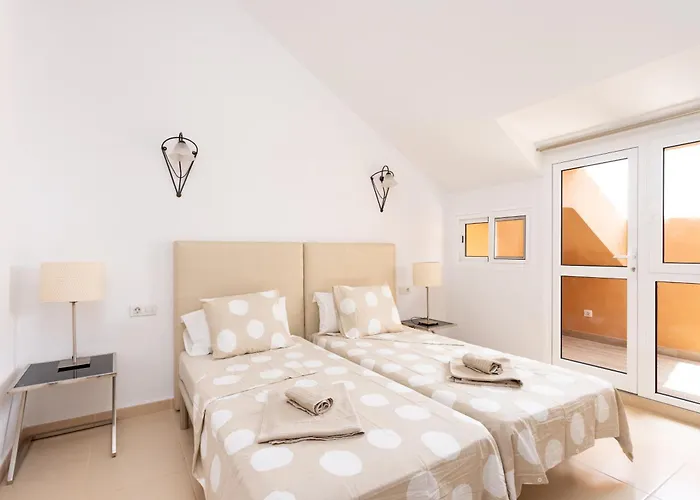 Exclusive Penthouse Playa Vistas 5 Close To Sea And Beach, Aircondition For A Fee, Wifi, Terrace, Heated Pool Appartement Playa de las Américas