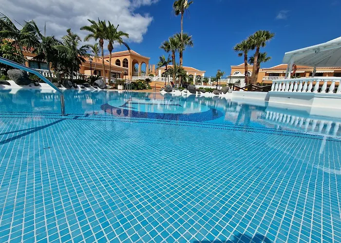 Exclusive Penthouse Playa Vistas 5 Close To Sea And Beach, Aircondition For A Fee, Wifi, Terrace, Heated Pool Appartement Playa de las Américas