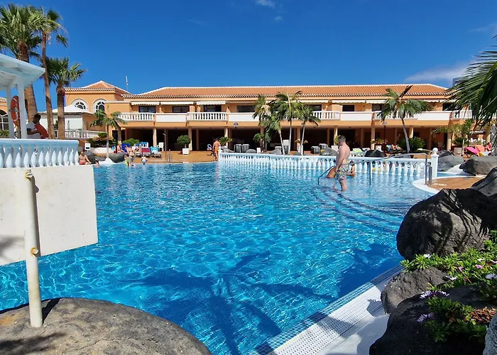 Exclusive Penthouse Playa Vistas 5 Close To Sea And Beach, Aircondition For A Fee, Wifi, Terrace, Heated Pool Playa de las Américas