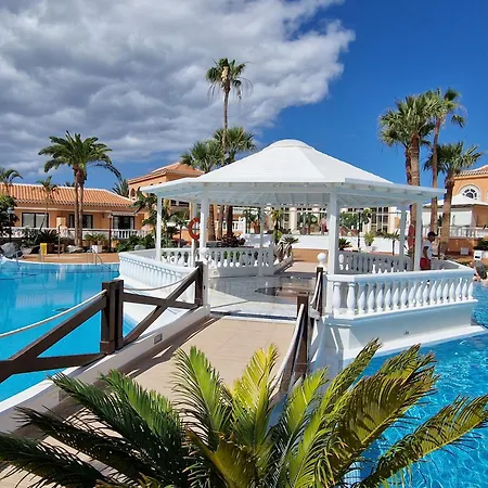 Exclusive Penthouse Playa Vistas 5 Close To Sea And Beach, Aircondition For A Fee, Wifi, Terrace, Heated Pool Playa de las Américas