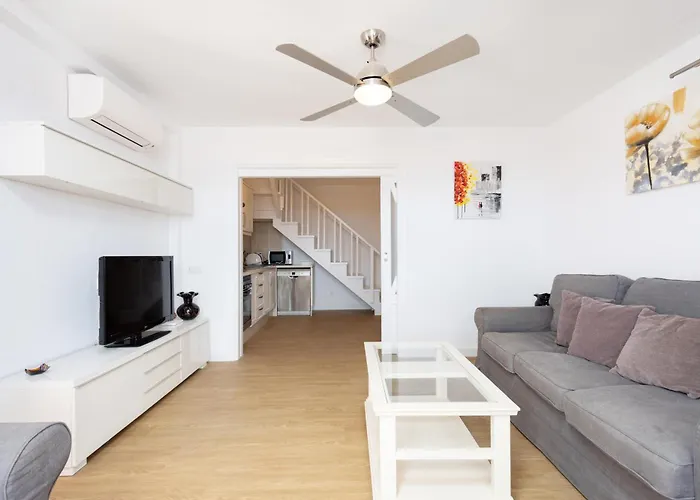 Apartment Exclusive Penthouse Playa Vistas 5 Close To Sea And Beach, Aircondition For A Fee, Wifi, Terrace, Heated Pool Playa de las Américas