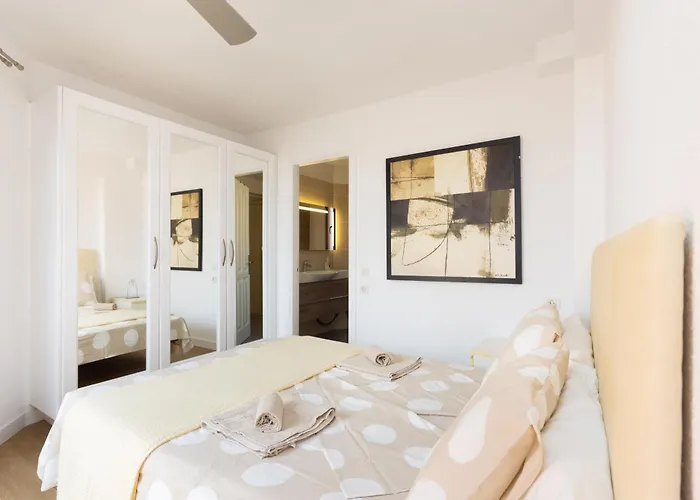 Exclusive Penthouse Playa Vistas 5 Close To Sea And Beach, Aircondition For A Fee, Wifi, Terrace, Heated Pool * Playa de las Américas