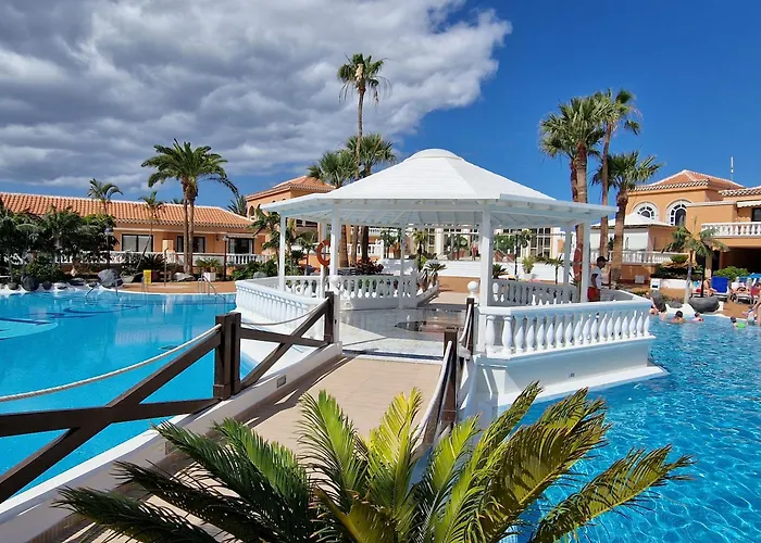 Exclusive Penthouse Playa Vistas 5 Close To Sea And Beach, Aircondition For A Fee, Wifi, Terrace, Heated Pool Playa de las Américas