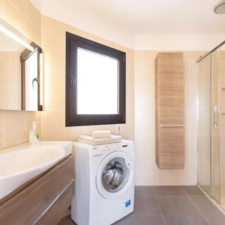 Exclusive Penthouse Playa Vistas 5 Close To Sea And Beach, Aircondition For A Fee, Wifi, Terrace, Heated Pool Playa de las Americas (Tenerife)