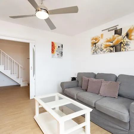 Exclusive Penthouse Playa Vistas 5 Close To Sea And Beach, Aircondition For A Fee, Wifi, Terrace, Heated Pool Apartment Playa de las Americas (Tenerife)
