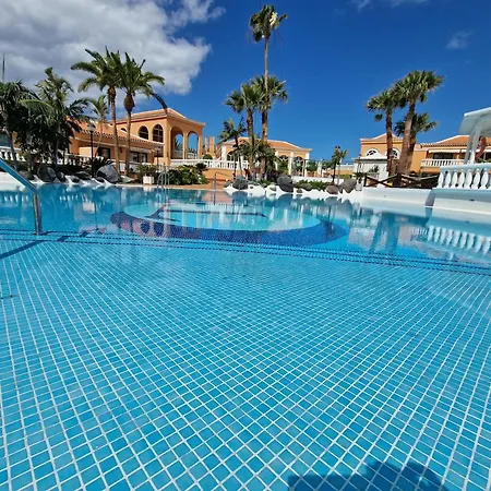 Exclusive Penthouse Playa Vistas 5 Close To Sea And Beach, Aircondition For A Fee, Wifi, Terrace, Heated Pool Apartment Playa de las Americas (Tenerife)