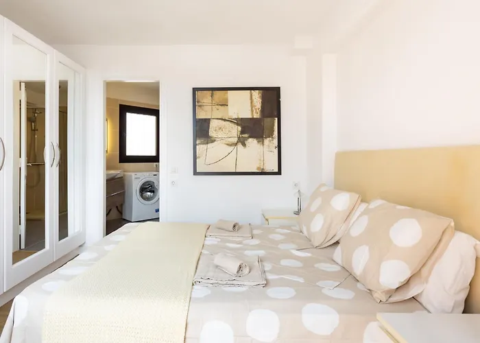 Exclusive Penthouse Playa Vistas 5 Close To Sea And Beach, Aircondition For A Fee, Wifi, Terrace, Heated Pool * Playa de las Américas