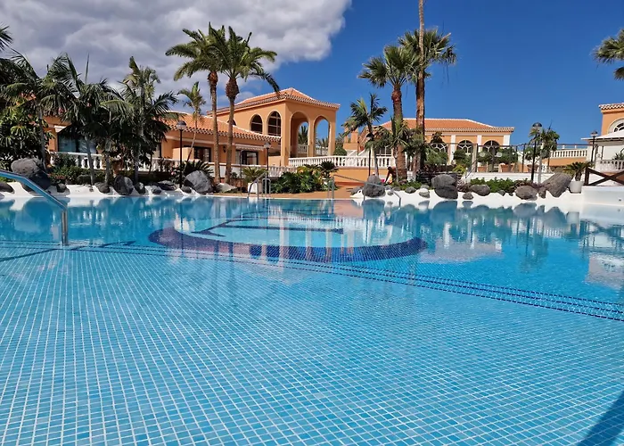 Exclusive Penthouse Playa Vistas 5 Close To Sea And Beach, Aircondition For A Fee, Wifi, Terrace, Heated Pool * Playa de las Américas